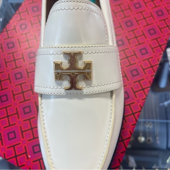 TORY BURCH WHITE CHUNKY LOSFEE W GOLD TONE LOGO! Size 10 - Picture 3 of 6